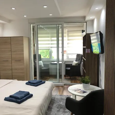 Apartment Welcome To The Mesic- Airport *